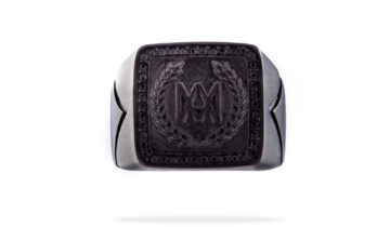 King Signet Ring In Titanium Black